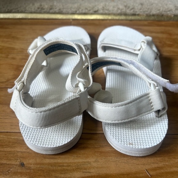 Teva sandal size 8 - Picture 2 of 8